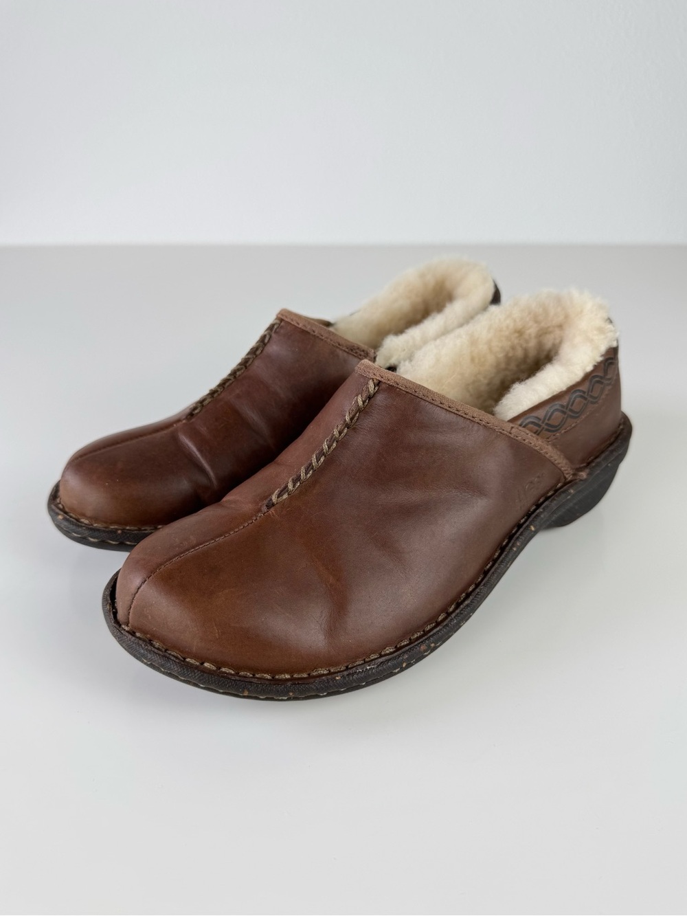 UGG Australia Bettey Brown Leather Shearling Slip On Clog Style 5747 Size 8